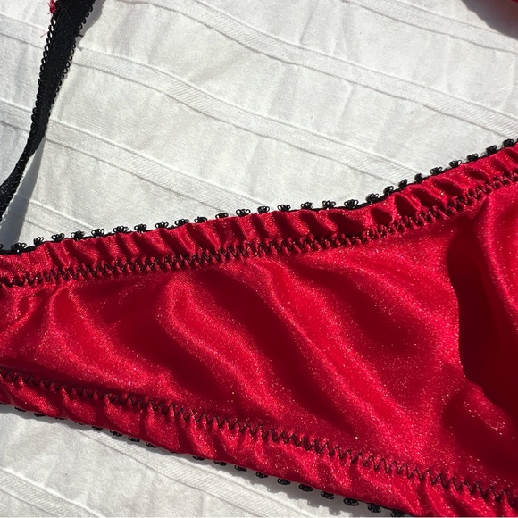 VTG Victoria's Secret Gold Label Red Satin and Black Lace Bra, 36D - Picture 8 of 10